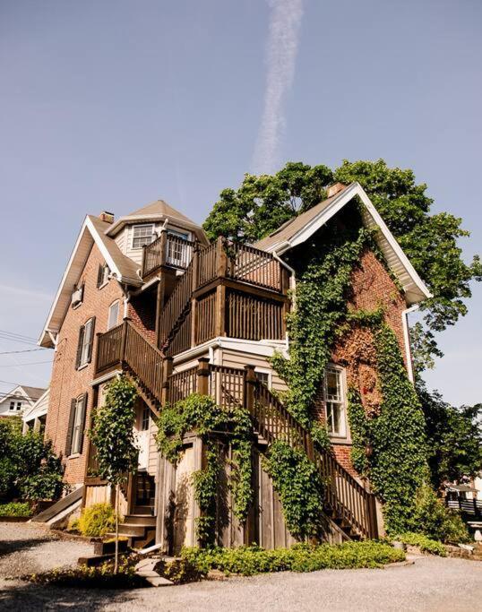 Creative Private Attic 1Br Suite Honey Brook ภายนอก รูปภาพ